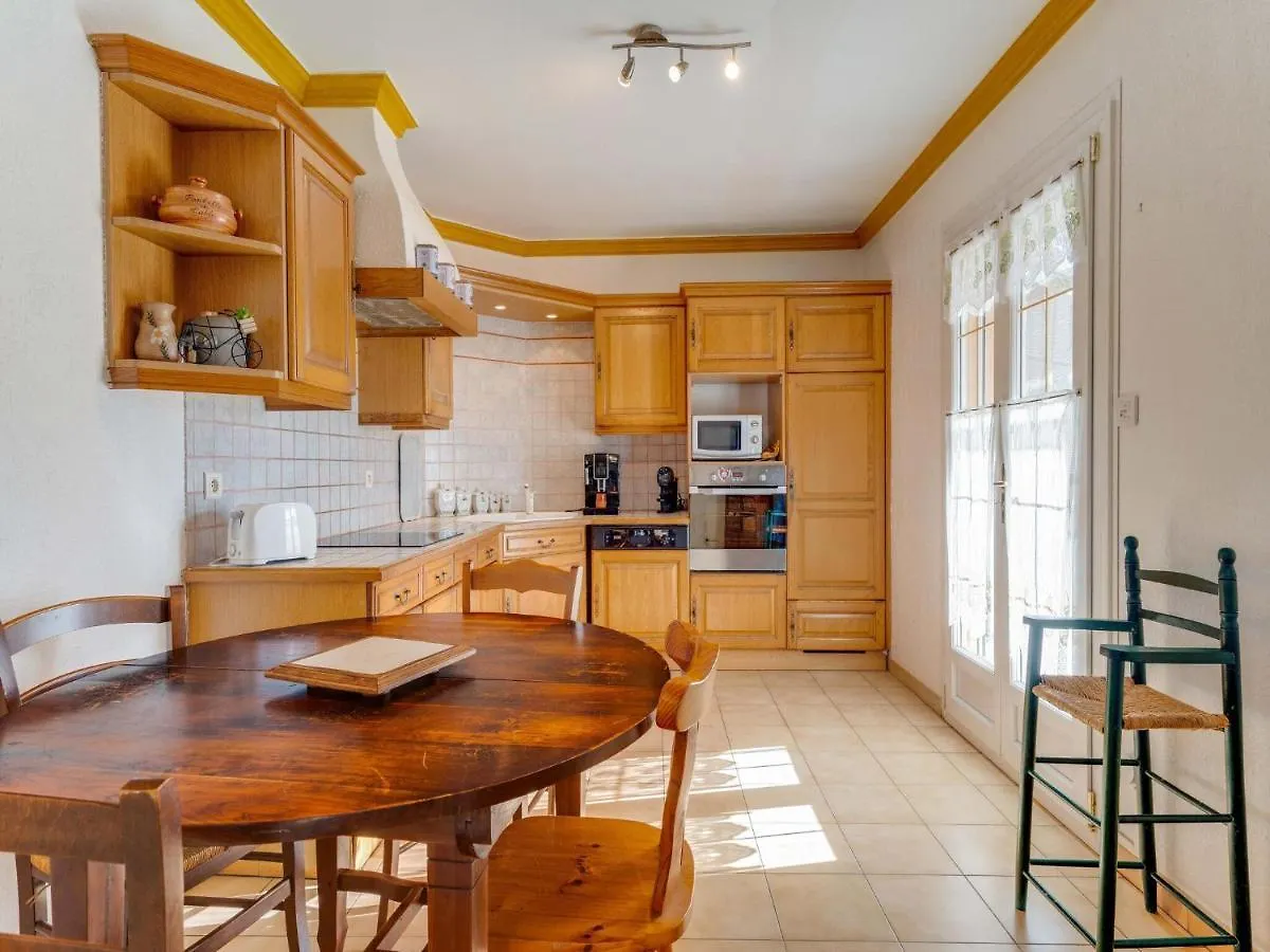 Villa With Swimming Pool In Sorgues