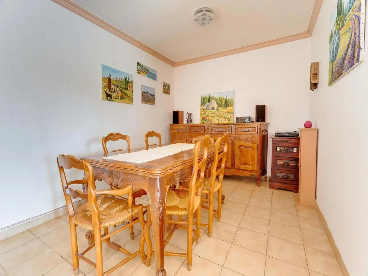 Villa With Swimming Pool In Sorgues Fransa