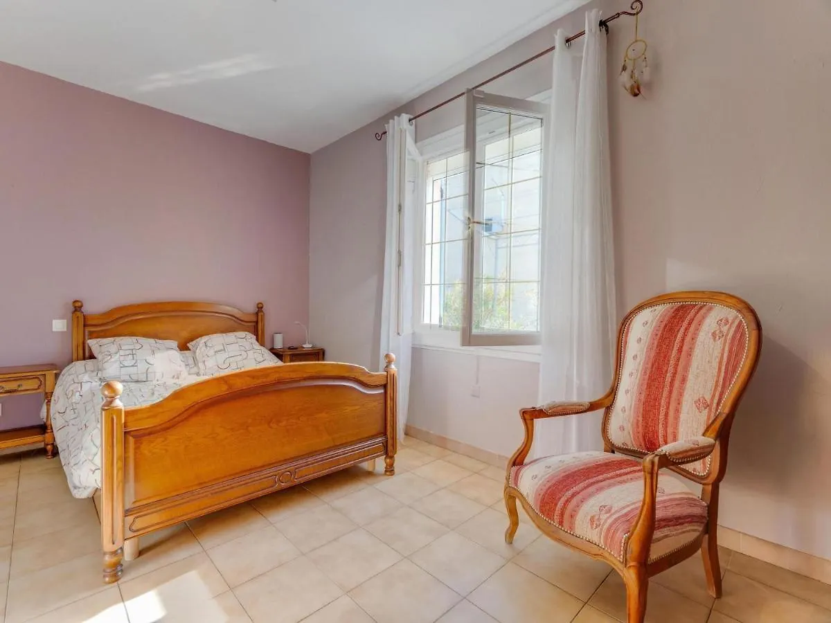 Villa With Swimming Pool In Sorgues