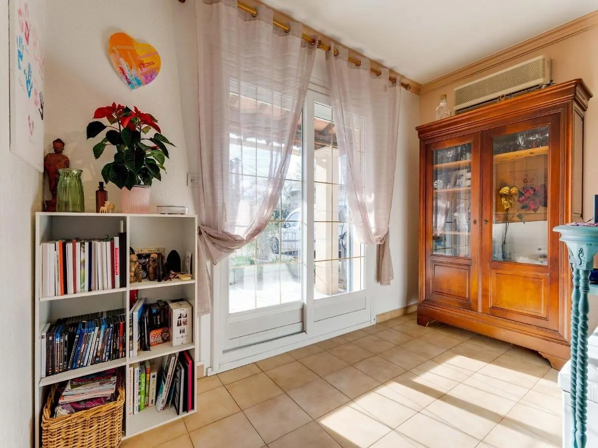 Holiday home Villa With Swimming Pool In Sorgues